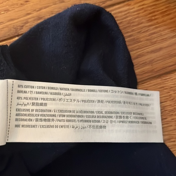 Hollister Must-Have Collection Curved Hem Tee M Skull Rose tattoo graphic y2k - Picture 6 of 6